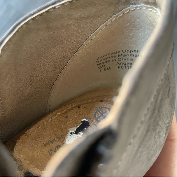 Giani Bernini Gray Perforated Ankle Booties Chunky Heel Women’s 7.5 - Picture 14 of 14